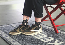 Load image into Gallery viewer, AJ1 Dripping Socks