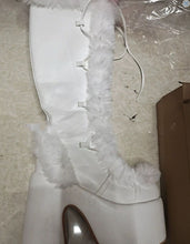 Load image into Gallery viewer, Women Furry Boots  $38-39
